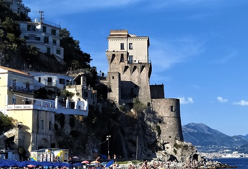  La storica Torre di Cetara, oggi Museo Civico.