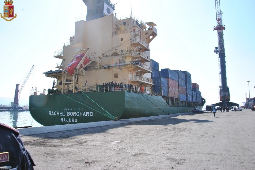  Sbarco di 32 migranti a Salerno