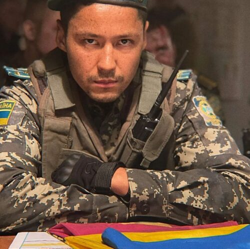  Ucraina: muore in guerra a soli 33 anni l’attore e presentatore tv Pasha Lee